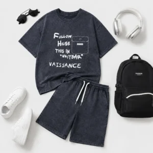 Conjunto infantil para niño con camiseta y shorts en presentación flat lay, ideal para venta mayorista de moda infantil en Colombia.